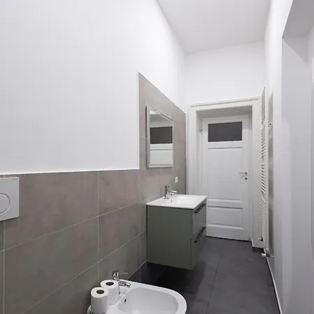 아파트 Elegante Quadrilocale Liberty In Zona Risorgimento