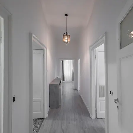 Elegante Quadrilocale Liberty In Zona Risorgimento Апартаменты